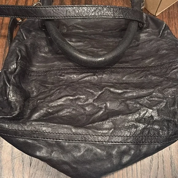 Givenchy Black Leather Women's Bag - Picture 6 of 9